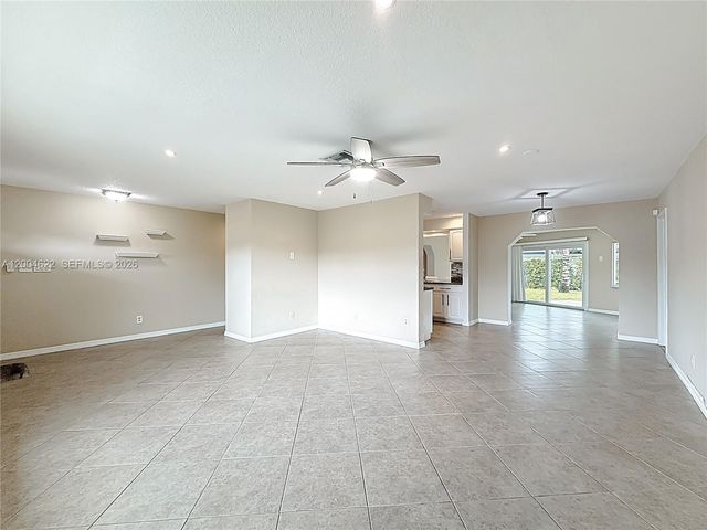 8102 NW 96th Ter, Tamarac, FL 33321