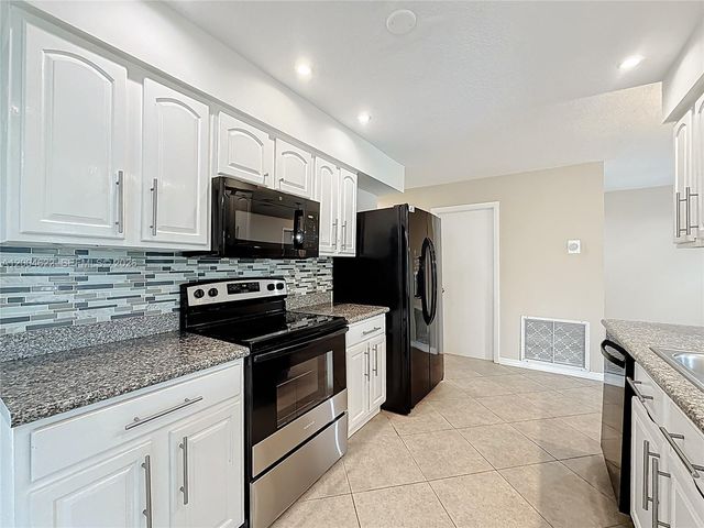 8102 NW 96th Ter, Tamarac, FL 33321