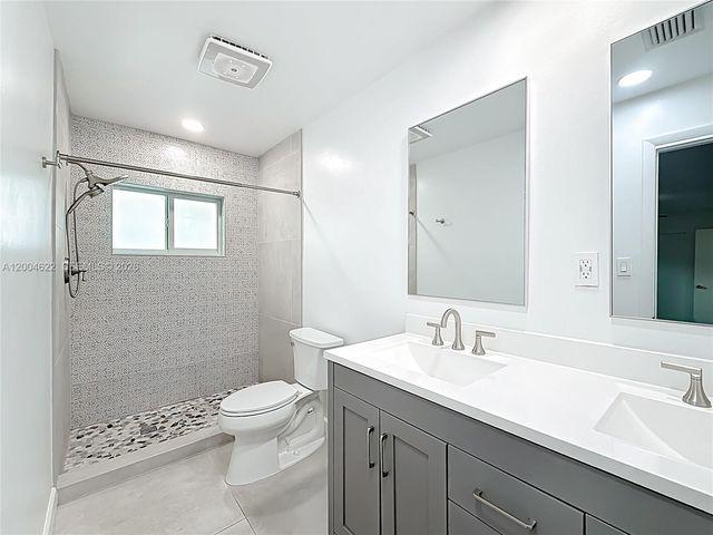 8102 NW 96th Ter, Tamarac, FL 33321