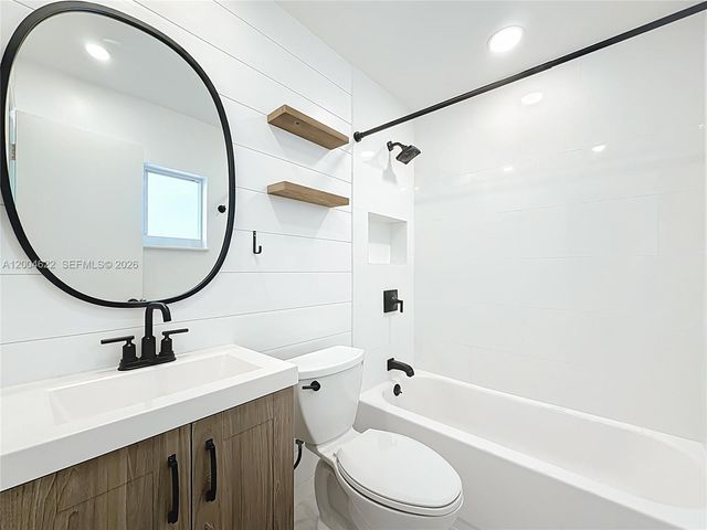 8102 NW 96th Ter, Tamarac, FL 33321