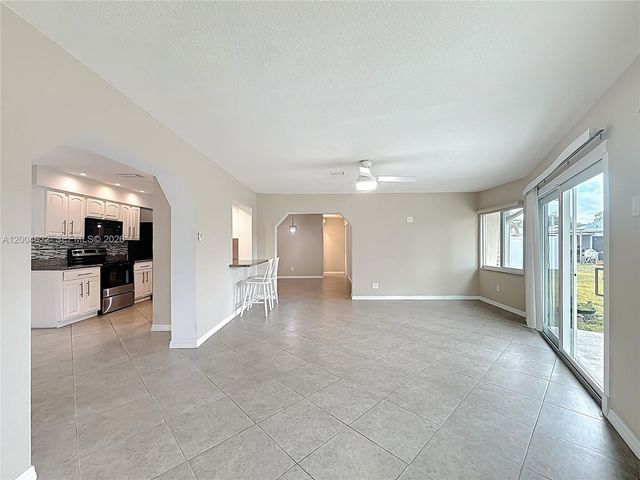 8102 NW 96th Ter, Tamarac, FL 33321