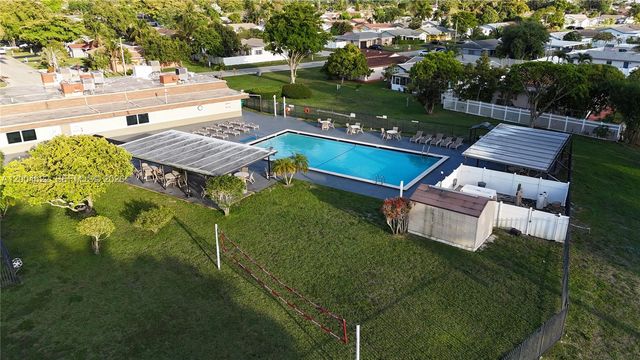 8102 NW 96th Ter, Tamarac, FL 33321