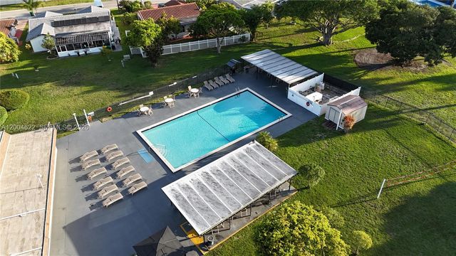 8102 NW 96th Ter, Tamarac, FL 33321