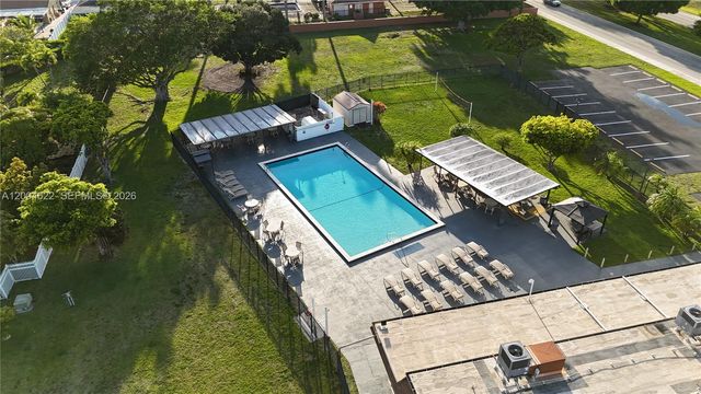 8102 NW 96th Ter, Tamarac, FL 33321