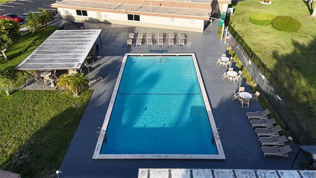 8102 NW 96th Ter, Tamarac, FL 33321