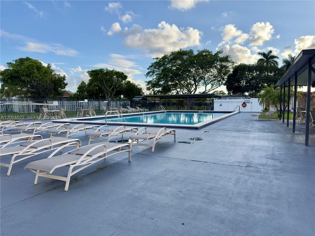 8102 NW 96th Ter, Tamarac, FL 33321