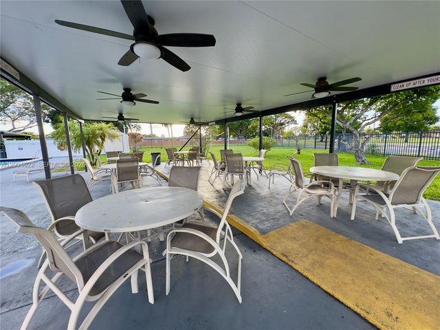 8102 NW 96th Ter, Tamarac, FL 33321