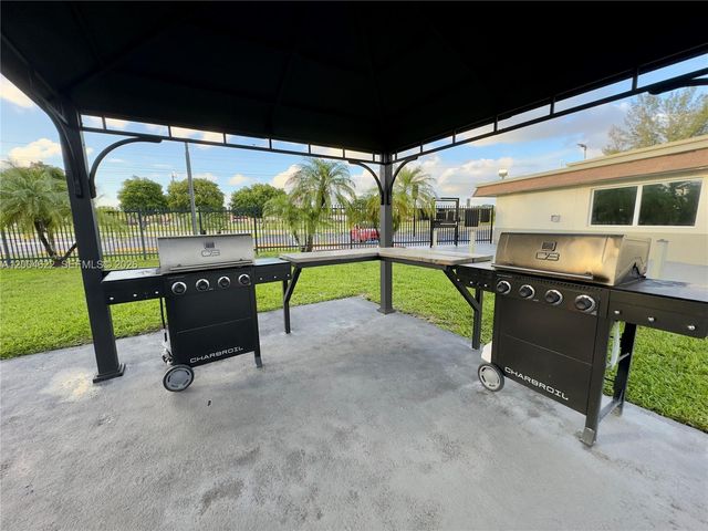 8102 NW 96th Ter, Tamarac, FL 33321