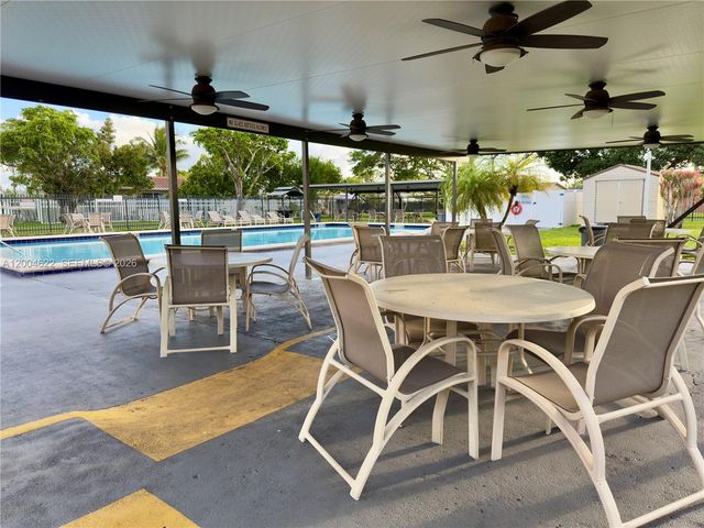 8102 NW 96th Ter, Tamarac, FL 33321