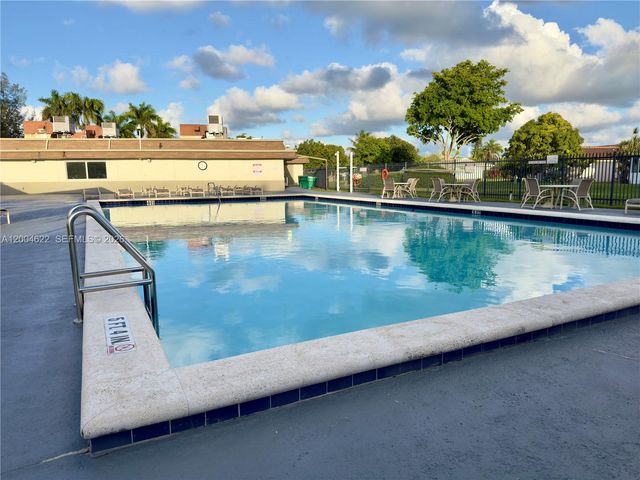 8102 NW 96th Ter, Tamarac, FL 33321