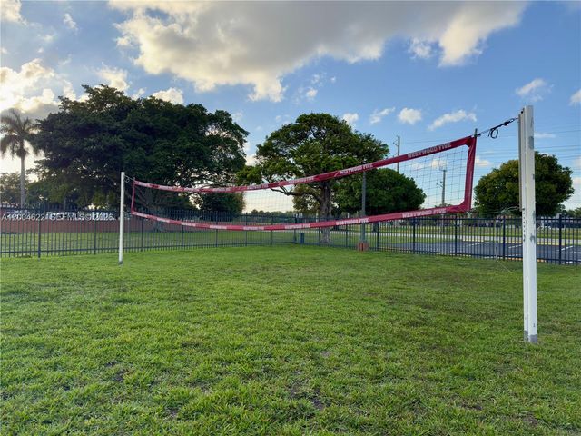 8102 NW 96th Ter, Tamarac, FL 33321