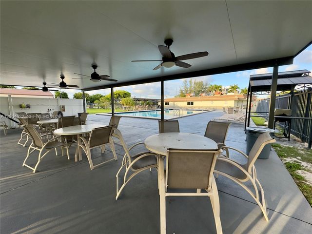 8102 NW 96th Ter, Tamarac, FL 33321