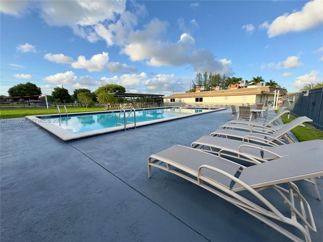 8102 NW 96th Ter, Tamarac, FL 33321