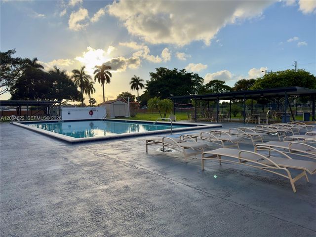 8102 NW 96th Ter, Tamarac, FL 33321