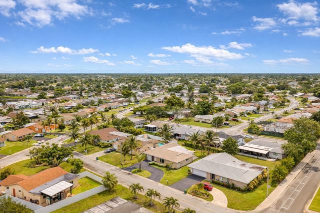 8102 NW 96th Ter, Tamarac, FL 33321