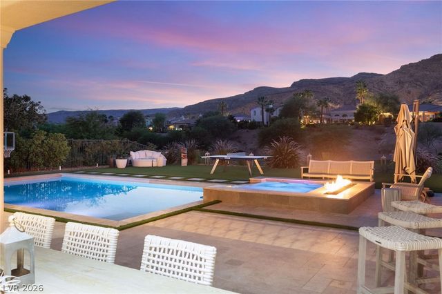 2747 Turtle Head Peak Drive, Las Vegas, NV 89135