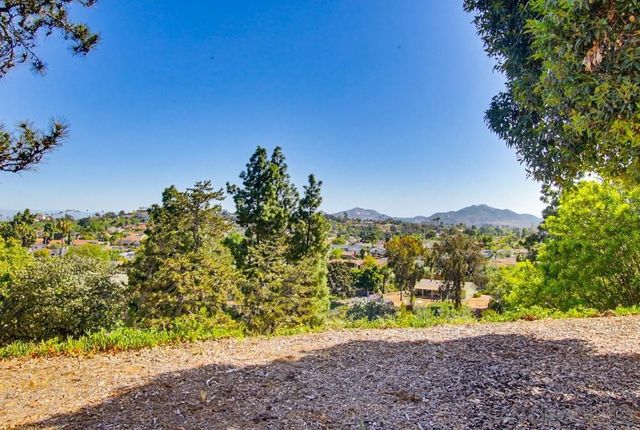 16677 Diaz Dr, San Diego, CA 92128