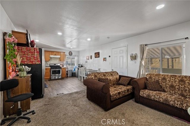 285 FLORENCE LANE, Bakersfield, CA 93308