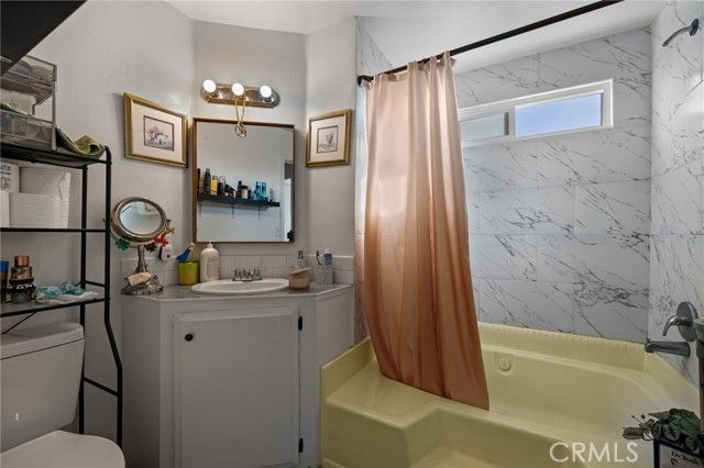 285 FLORENCE LANE, Bakersfield, CA 93308