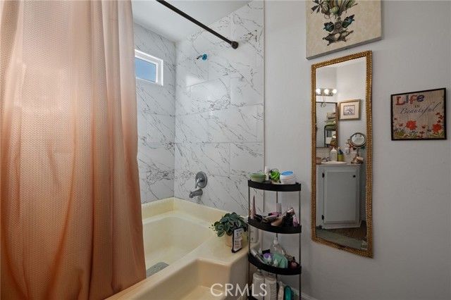 285 FLORENCE LANE, Bakersfield, CA 93308