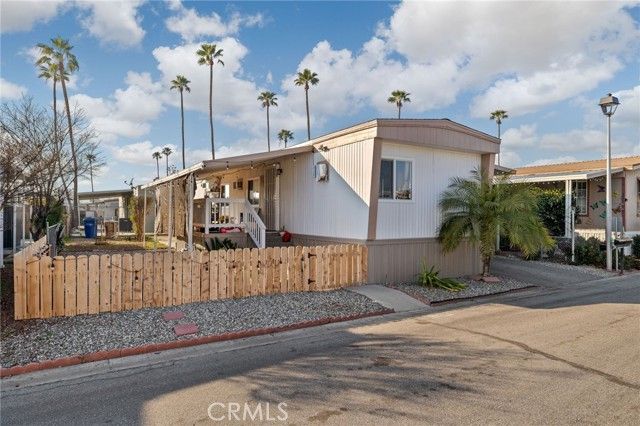 285 FLORENCE LANE, Bakersfield, CA 93308