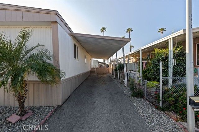 285 FLORENCE LANE, Bakersfield, CA 93308