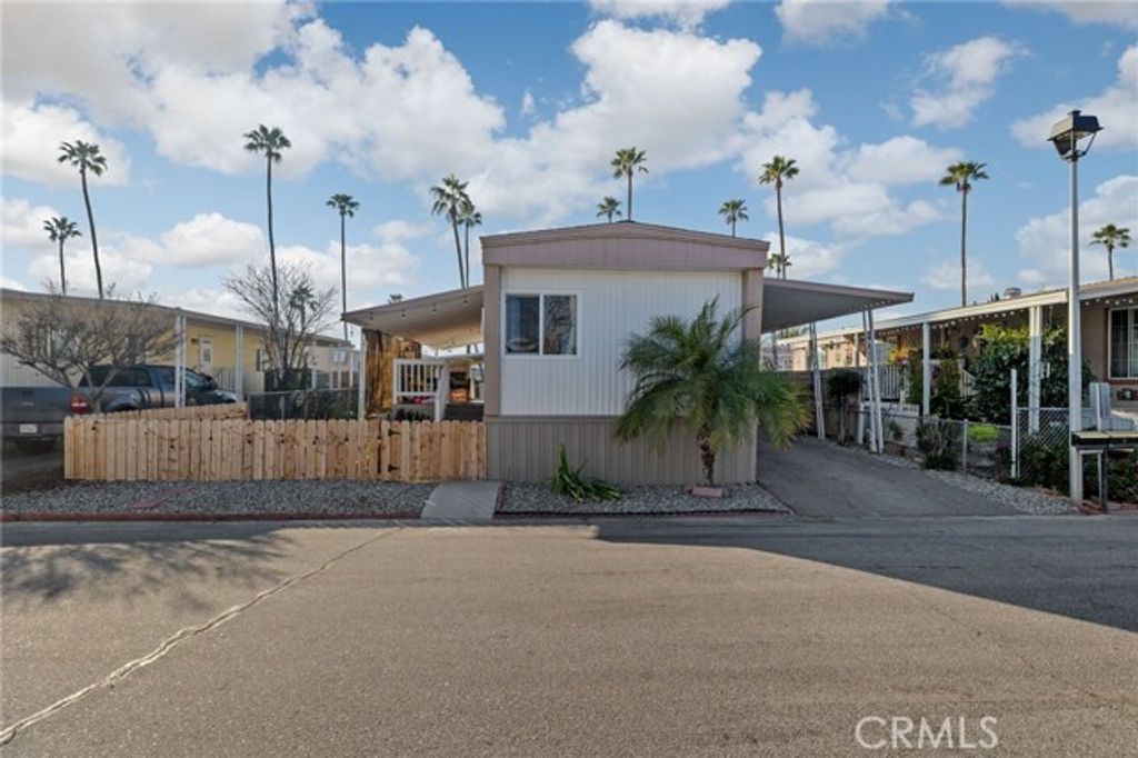 285 FLORENCE LANE, Bakersfield, CA 93308