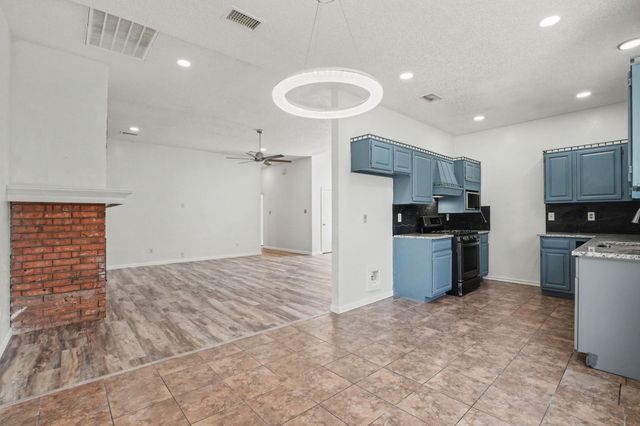 4002 Tropic Lane, Rowlett, TX 75088