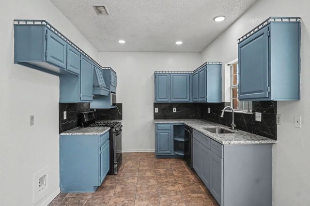 4002 Tropic Lane, Rowlett, TX 75088