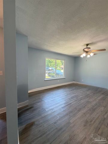 5599 Wesley Dr, Milton, FL 32570