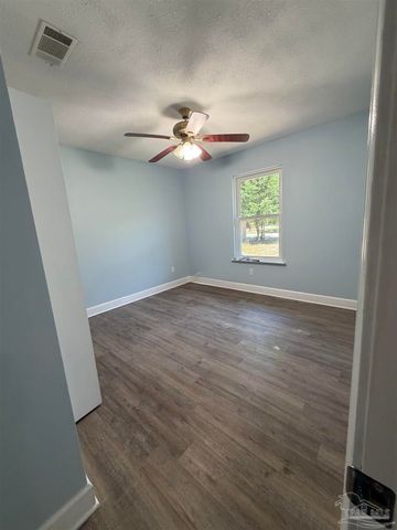 5599 Wesley Dr, Milton, FL 32570