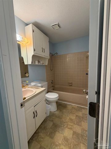 5599 Wesley Dr, Milton, FL 32570