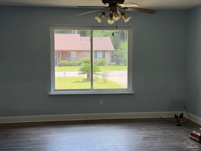 5599 Wesley Dr, Milton, FL 32570