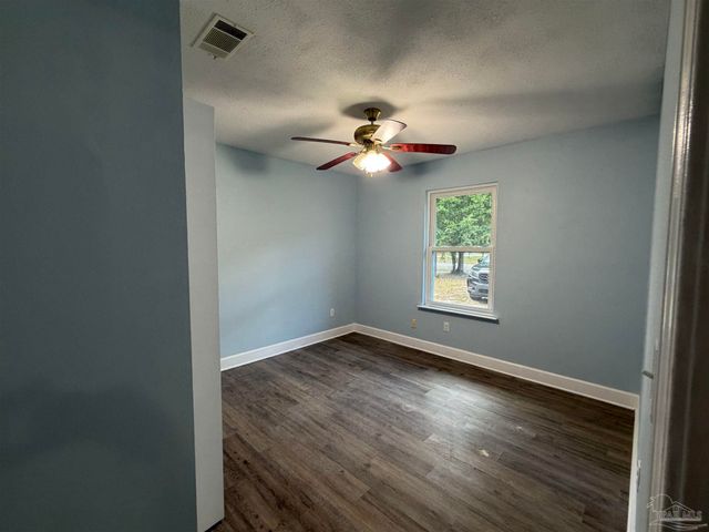 5599 Wesley Dr, Milton, FL 32570