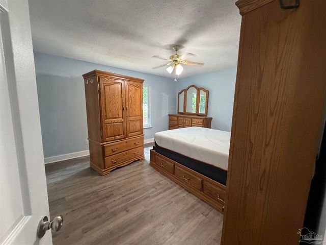 5599 Wesley Dr, Milton, FL 32570