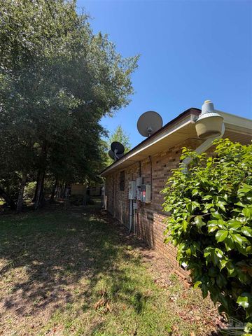 5599 Wesley Dr, Milton, FL 32570