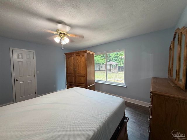5599 Wesley Dr, Milton, FL 32570