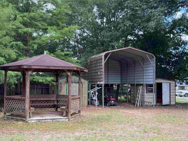 5599 Wesley Dr, Milton, FL 32570