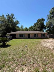 5599 Wesley Dr, Milton, FL 32570