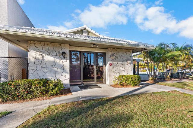 2302 SE Round Table Drive B, Port St. Lucie, FL 34952