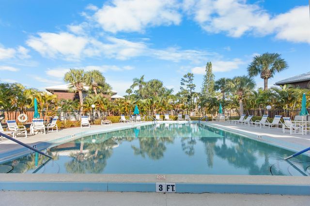 2302 SE Round Table Drive B, Port St. Lucie, FL 34952
