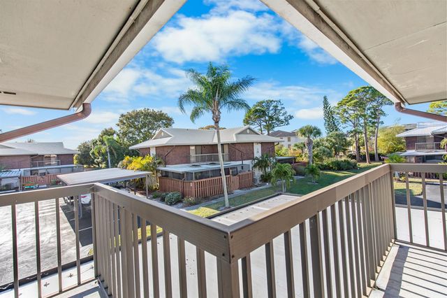 2302 SE Round Table Drive B, Port St. Lucie, FL 34952