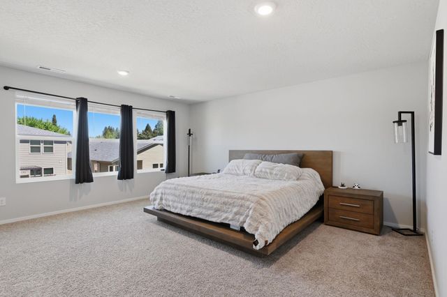 5816 W Georgetown Ln, Spokane, WA 99208