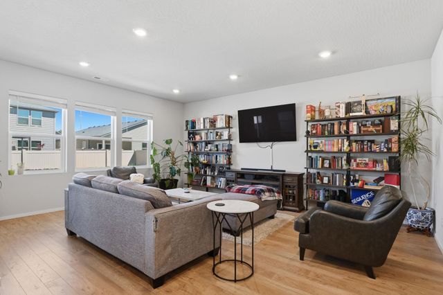 5816 W Georgetown Ln, Spokane, WA 99208