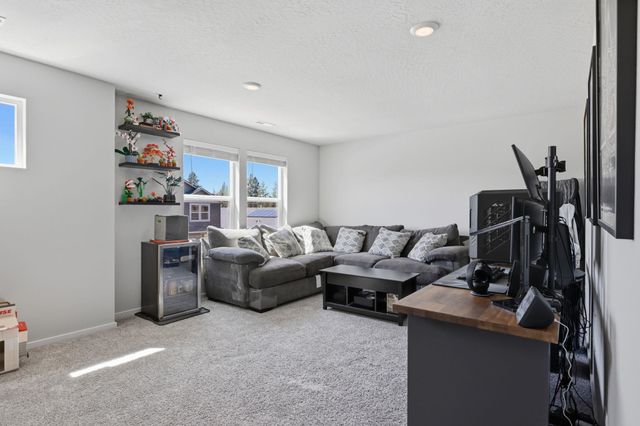 5816 W Georgetown Ln, Spokane, WA 99208