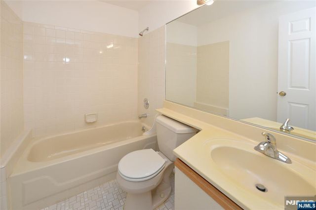 12 Fox Run Drive 6, Englewood, NJ 07631