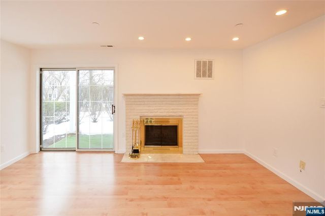 12 Fox Run Drive 6, Englewood, NJ 07631