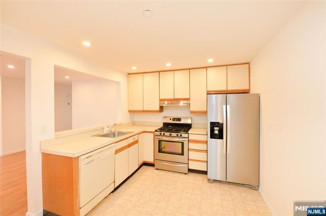 12 Fox Run Drive 6, Englewood, NJ 07631