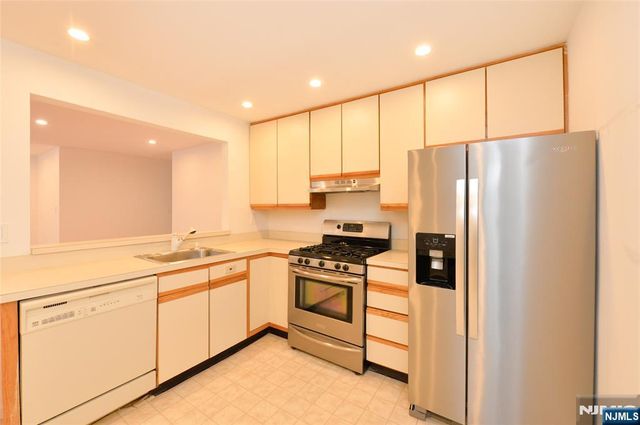 12 Fox Run Drive 6, Englewood, NJ 07631