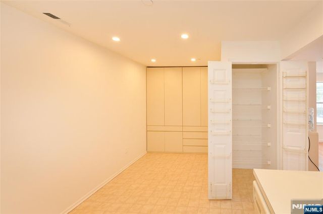 12 Fox Run Drive 6, Englewood, NJ 07631